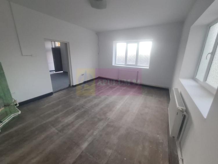 Casă individuală cu 4 camere cu Canalizare în Central