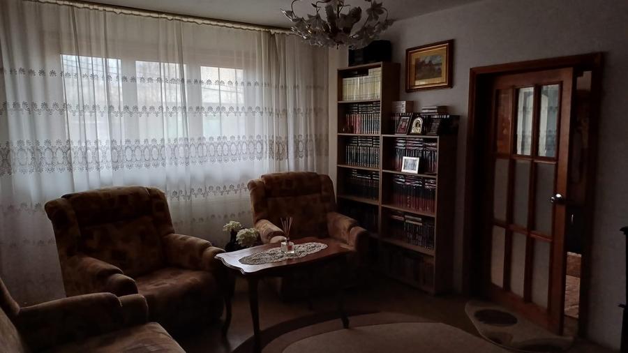 Casă individuală cu 8 camere cu Canalizare în Granit