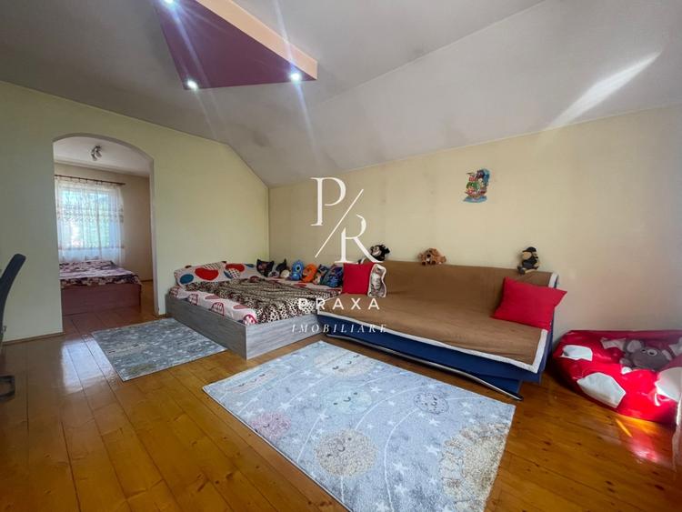 Casă individuală cu 7 camere cu Teren 620 Mp în Florești