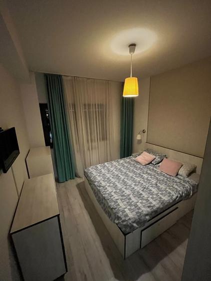 Apartament cu 2 camere decomandat, mobilat în Universitate