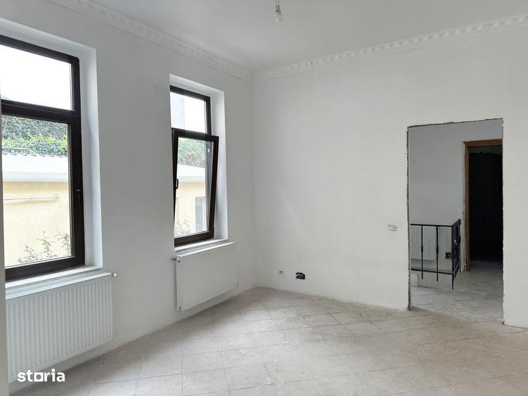 Casă cu 4 camere cu Teren 171 Mp în Victoriei
