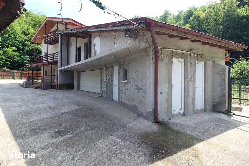 Casă cu 6 camere cu Teren 1100 Mp în Ghelari