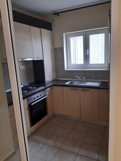Apartament cu 2 camere semidecomandat în Subcetate