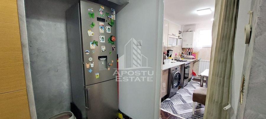 Apartament cu 3 camere semidecomandat, mobilat în Micro 4