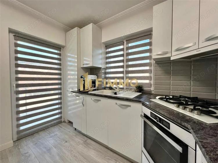 Apartament cu 3 camere decomandat, mobilat în Central