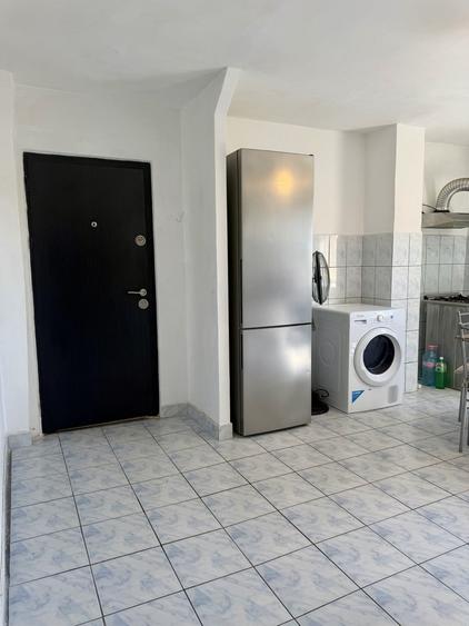 Apartament cu 2 camere semidecomandat, mobilat în UMT