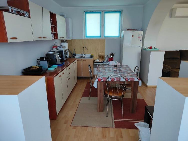 Casă individuală cu 4 camere cu Teren 3500 Mp în Central