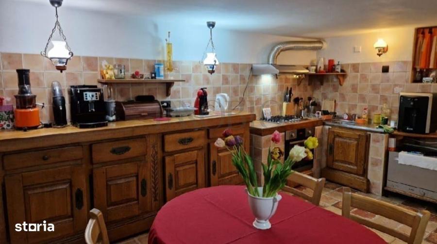 Casă cu 5 camere cu Teren 145 Mp în Foișorul de Foc