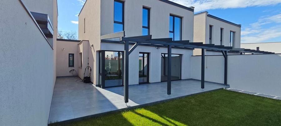 Casă cu 4 camere cu Teren 280 Mp în Giarmata