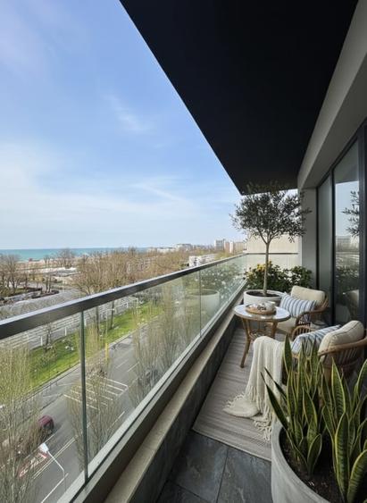 Apartament cu 3 camere semidecomandat în Sud