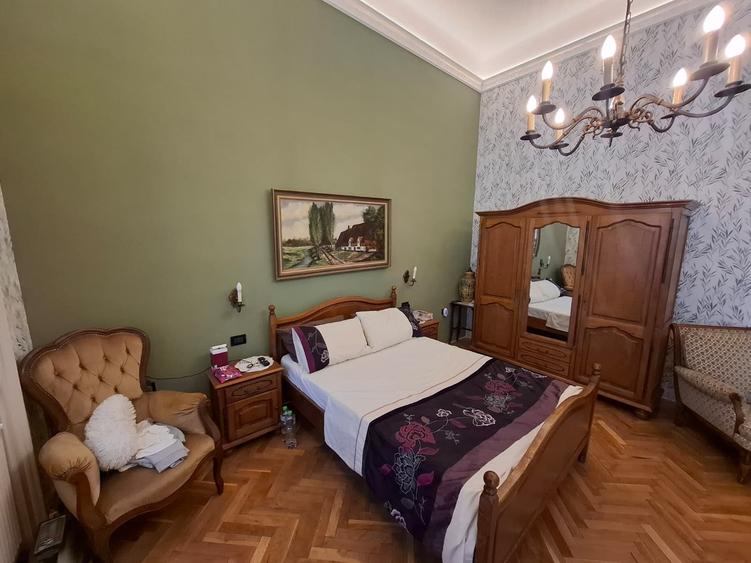 Apartament cu 3 camere semidecomandat în Central
