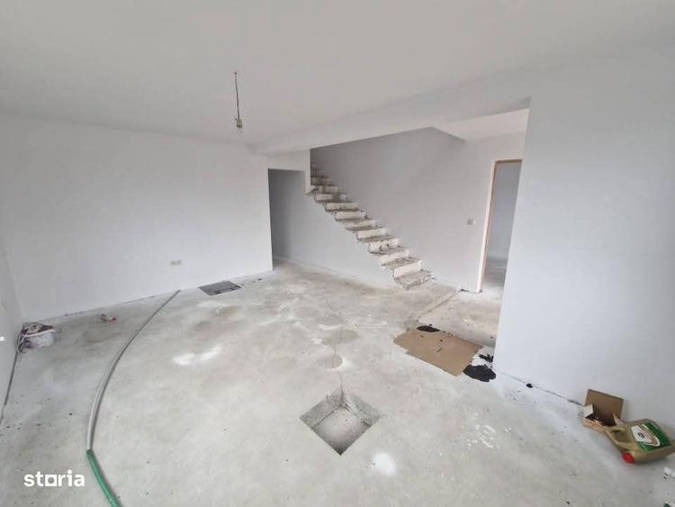 Casă cu 9 camere cu Teren 1500 Mp în Central