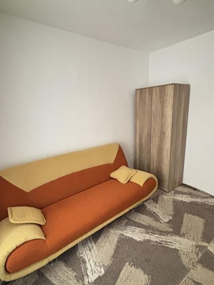 Apartament cu 3 camere decomandat în Exterior Vest