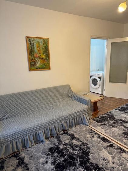 Apartament cu 2 camere semidecomandat în Berceni
