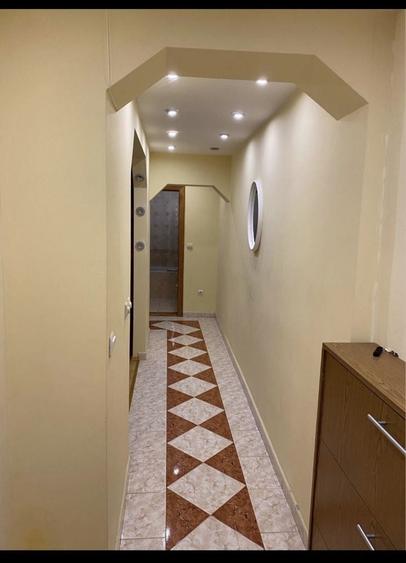 Apartament de vanzare 2 camere zona Decebal - 1
