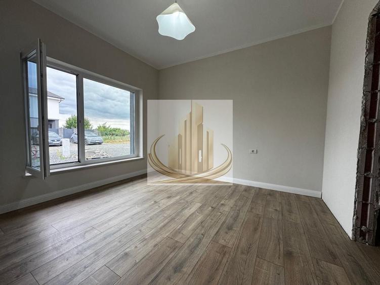 Duplex cu 4 camere cu Canalizare în Moșnița Veche