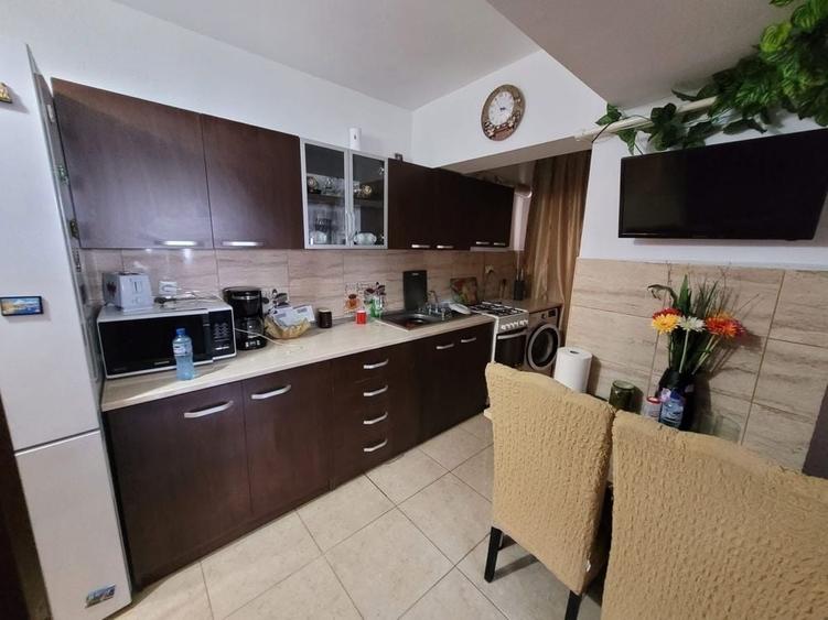 Apartament cu 3 camere decomandat în Berca