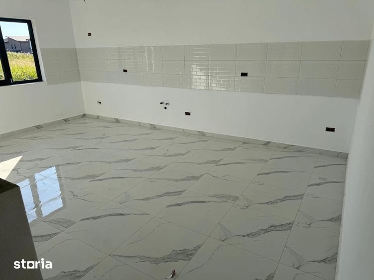 Casă cu 3 camere cu Teren 700 Mp în Mihăești