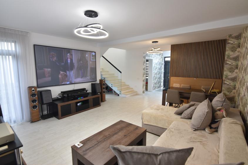 Duplex cu 4 camere cu Canalizare în Domnești