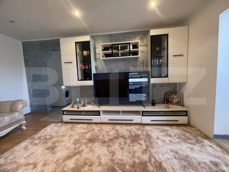 Apartament cu 2 camere semidecomandat, mobilat în Est