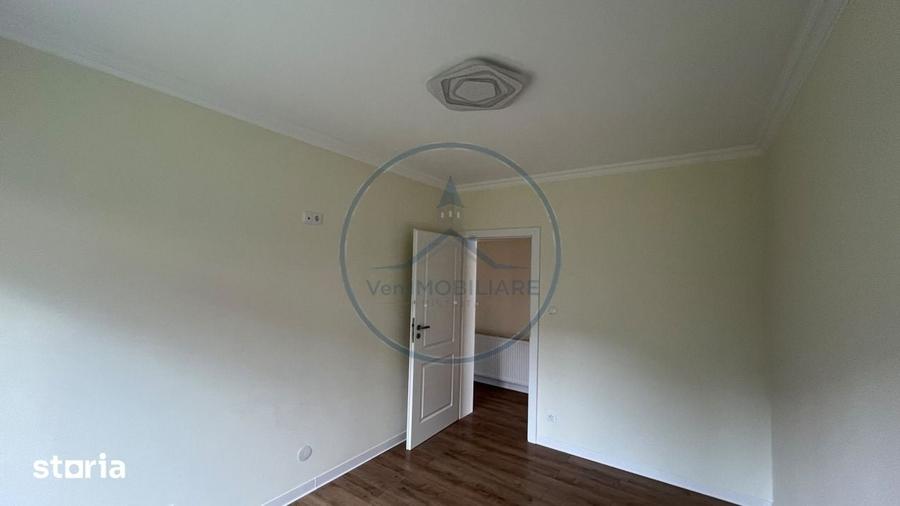 Casă cu 5 camere cu Teren 1000 Mp în Central
