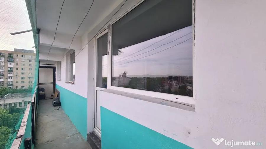Apartament cu 3 camere decomandat în Sud