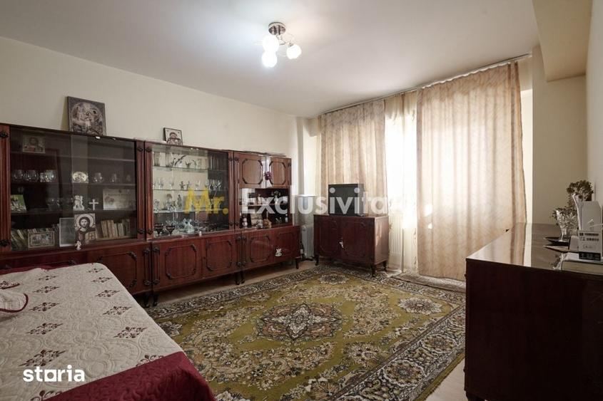Apartament cu 3 camere decomandat în Calea București
