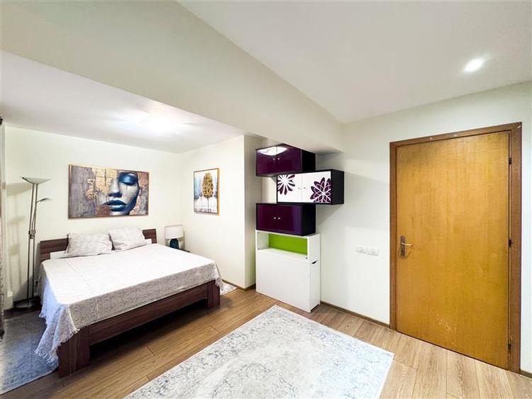 Apartament cu 3 camere semidecomandat, mobilat în Floreasca