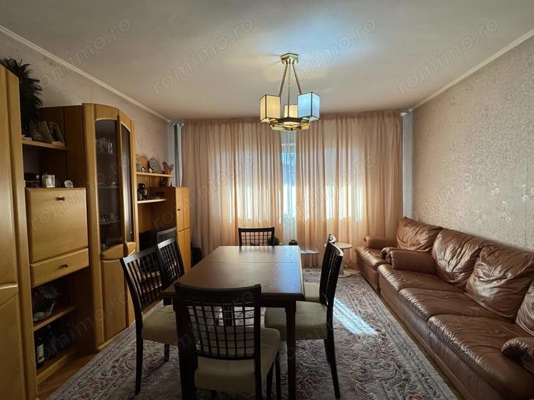 Casă cu 6 camere cu Teren 4057 Mp în Găneasa