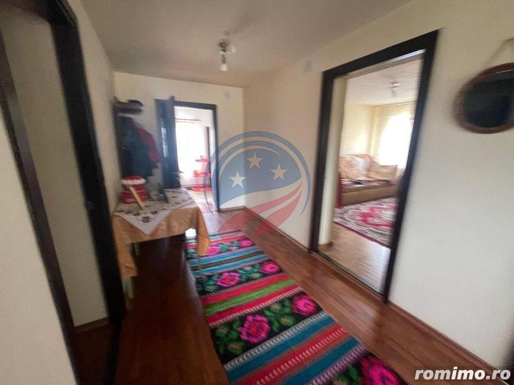 Casă cu 4 camere cu Teren 3500 Mp în Leu
