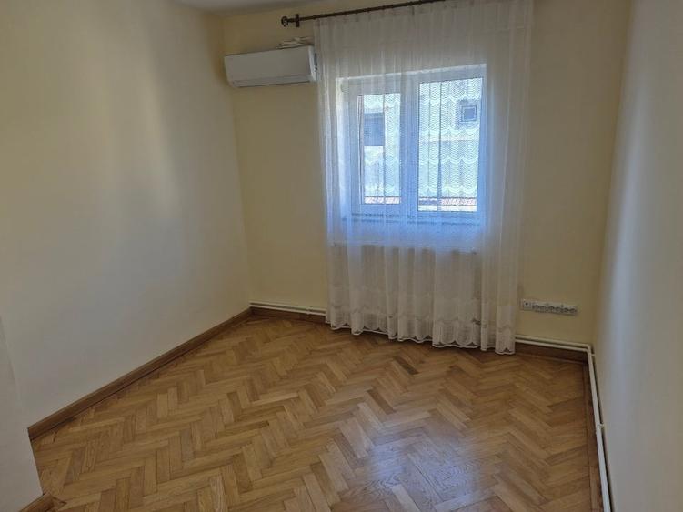 Casă individuală cu 4 camere cu Canalizare în Bucureștii Noi