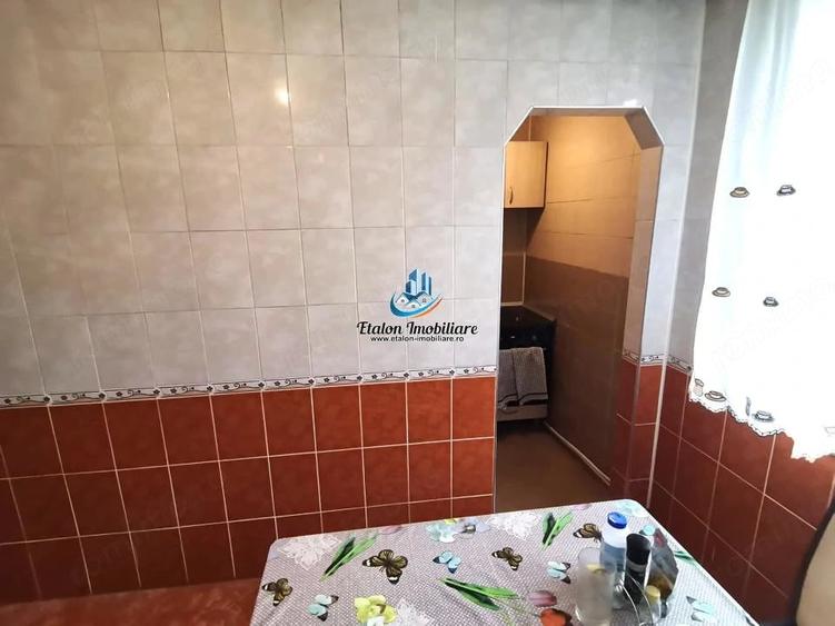 Apartament cu 3 camere decomandat în Mărăței