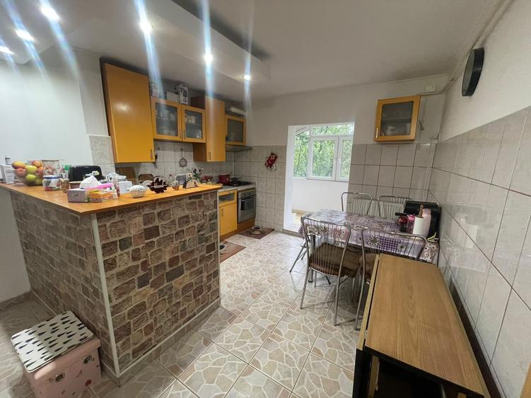 Apartament cu 3 camere decomandat în Canta
