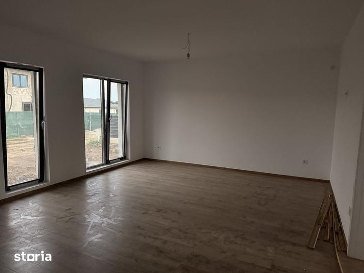 Casă cu 4 camere cu Teren 600 Mp în Holboca