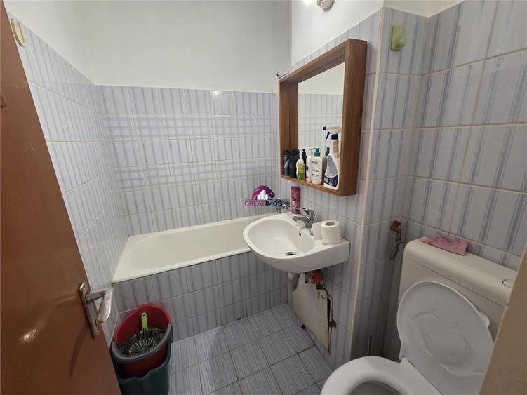 Apartament cu 2 camere decomandat în Tei