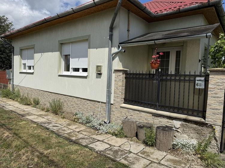 Casă cu 4 camere cu Teren 1439 Mp în Central