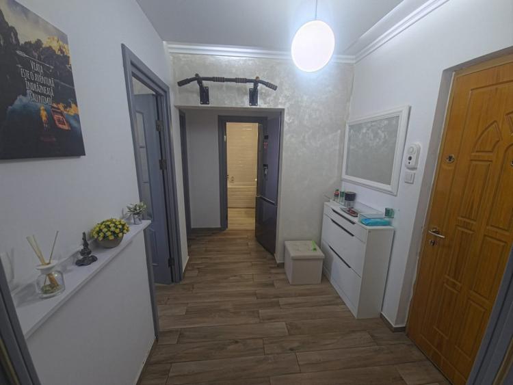 Apartament cu 2 camere decomandat în CET