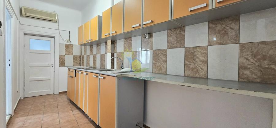 Apartament cu 4 camere semidecomandat în Foișorul de Foc