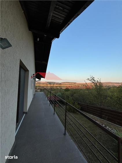 Casă cu 4 camere cu Teren 8000 Mp în Mintiu Gherlii
