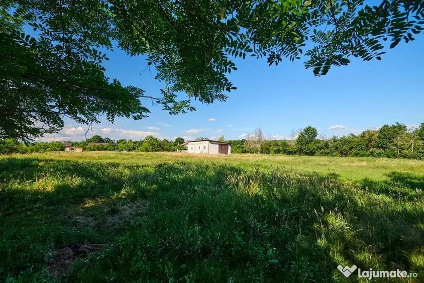 Casă cu 1 camere cu Teren 1100 Mp în Budeasa