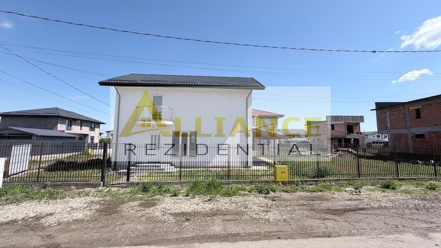 Casă individuală cu 5 camere cu Canalizare în Berceni