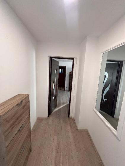 Apartament cu 3 camere decomandat, mobilat în Sud-Vest