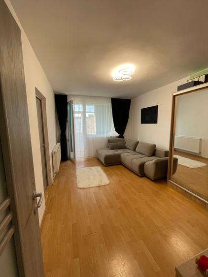 Apartament cu 2 camere în Micro 17