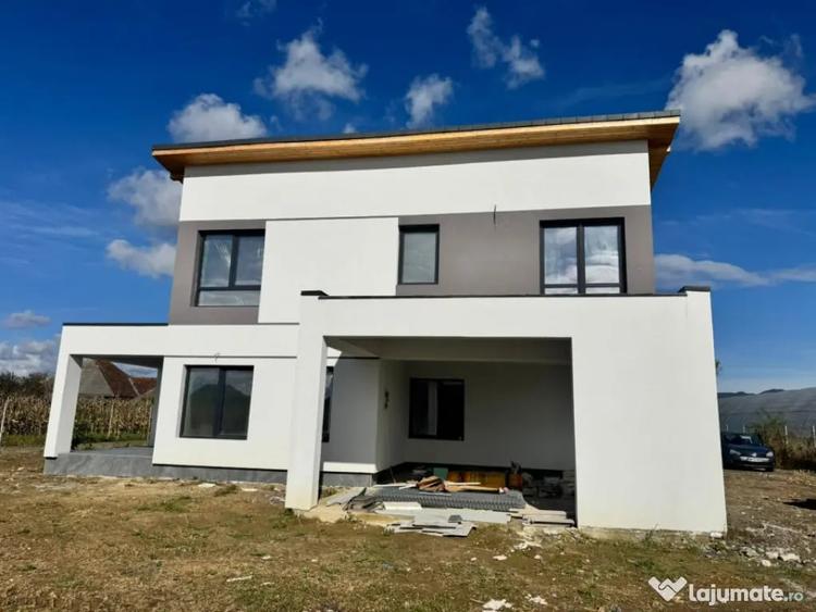 Casă cu 4 camere cu Teren 420 Mp în Săsar