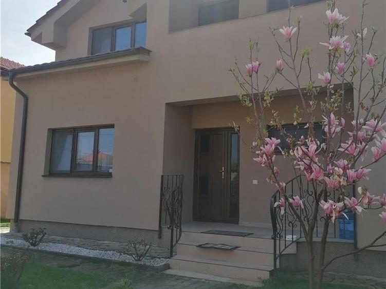 Casă individuală cu 5 camere cu Teren 520 Mp în Nord