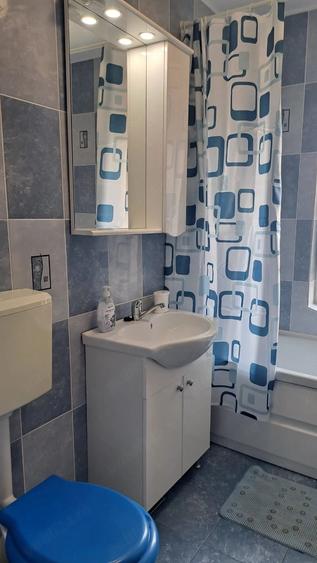 Apartament cu 3 camere decomandat în Exterior Vest