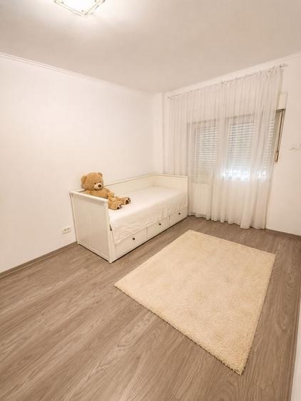Apartament cu 4 camere decomandat în Dumbrăvița