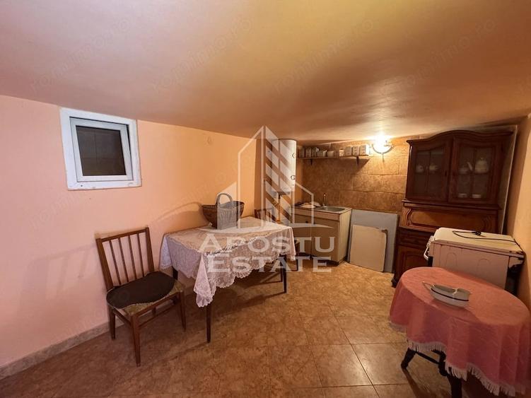 Casă cu 8 camere cu Teren 700 Mp în Sălașu de Jos
