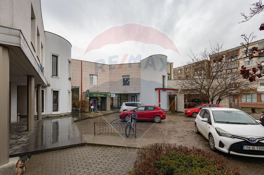Spațiu comercial, de 1,048 mp, în Central