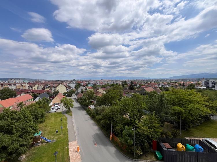 Apartament cu 2 camere semidecomandat în Turnișor